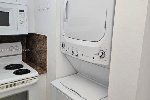 Copropriété à louer à Hialeah Gardens, Floride: 2 chambres, 89.19 m2 № 2052229 - photo 18