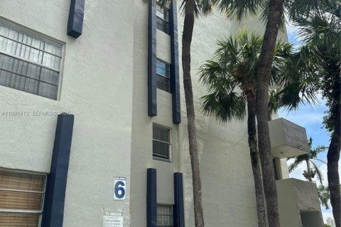 Copropriété à louer à Hialeah Gardens, Floride: 2 chambres, 89.19 m2 № 2052229 - photo 29