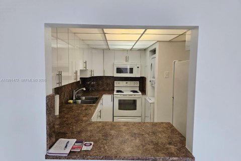 Copropriété à louer à Hialeah Gardens, Floride: 2 chambres, 89.19 m2 № 2052229 - photo 15