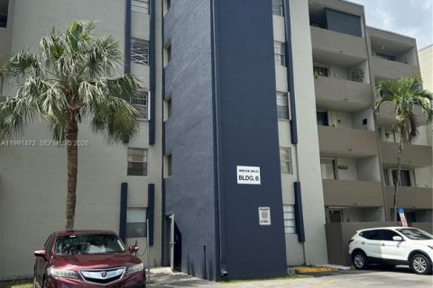 Copropriété à louer à Hialeah Gardens, Floride: 2 chambres, 89.19 m2 № 2052229 - photo 2