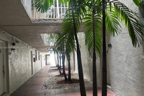 Copropriété à louer à Hialeah Gardens, Floride: 2 chambres, 89.19 m2 № 2052229 - photo 28