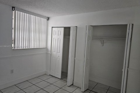 Copropriété à louer à Hialeah Gardens, Floride: 2 chambres, 89.19 m2 № 2052229 - photo 11