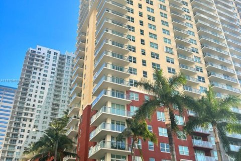 Condominio en venta en Miami, Florida, 1 dormitorio, 70.61 m2 № 1980042 - foto 1