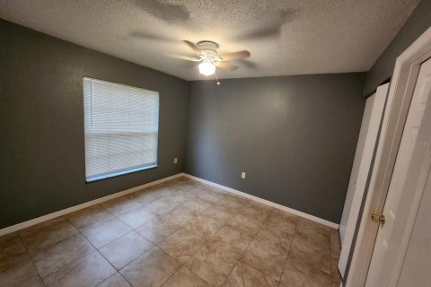 Villa ou maison à louer à Poinciana, Floride: 2 chambres, 115.66 m2 № 2427150 - photo 5