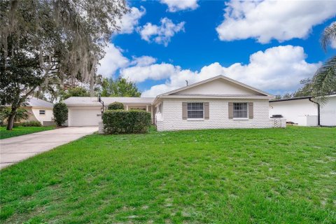 House in Maitland, Florida 4 bedrooms, 178.37 sq.m. № 2203202 - photo 2