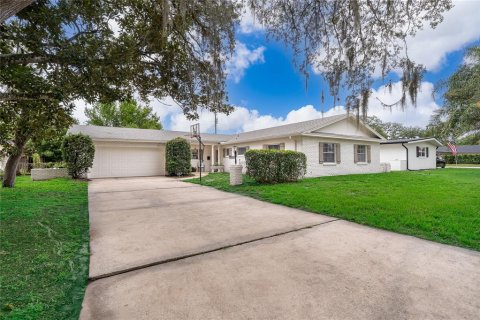 House in Maitland, Florida 4 bedrooms, 178.37 sq.m. № 2203202
