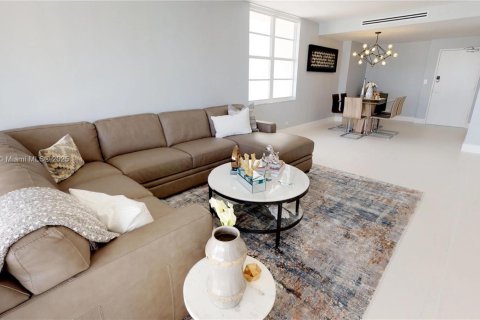 Condominio en alquiler en Miami Beach, Florida, 2 dormitorios, 135.64 m2 № 1897775 - foto 21
