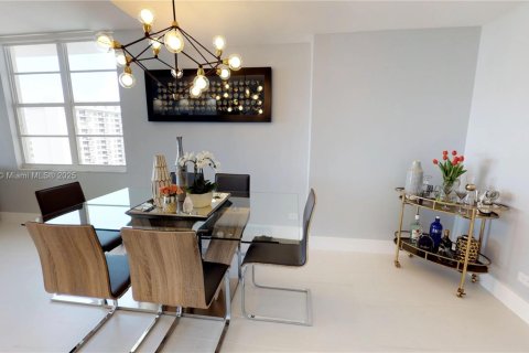 Condominio en alquiler en Miami Beach, Florida, 2 dormitorios, 135.64 m2 № 1897775 - foto 9
