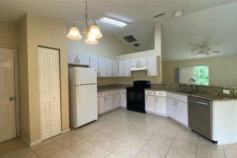 House in Ocala, Florida 3 bedrooms, 129.88 sq.m. № 2277501 - photo 6