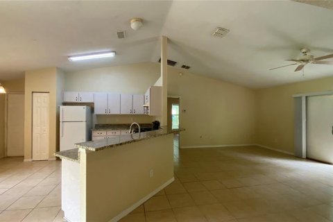 House in Ocala, Florida 3 bedrooms, 129.88 sq.m. № 2277501 - photo 2
