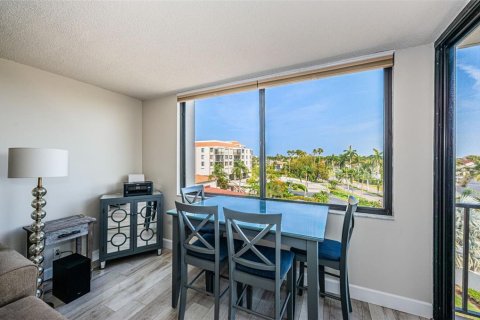Condo in Saint Petersburg, Florida, 1 bedroom  № 1243927 - photo 8