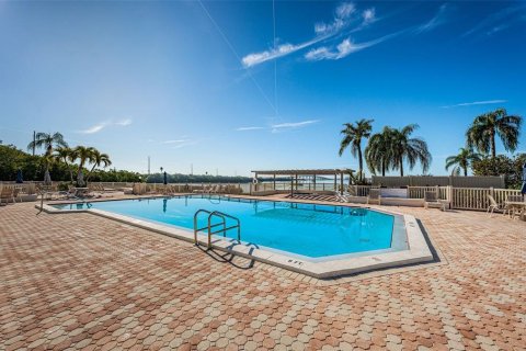 Condo in Saint Petersburg, Florida, 1 bedroom  № 1243927 - photo 14