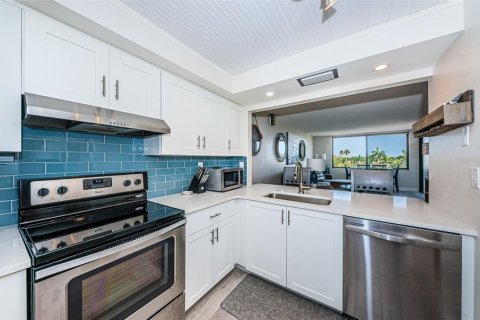 Condo in Saint Petersburg, Florida, 1 bedroom  № 1243927 - photo 4