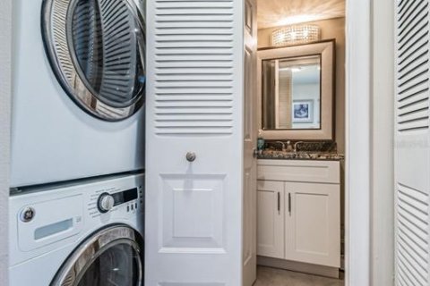 Condo in Saint Petersburg, Florida, 1 bedroom  № 1243927 - photo 13