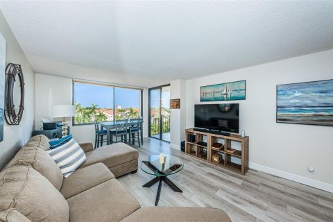 Condo in Saint Petersburg, Florida, 1 bedroom  № 1243927 - photo 6