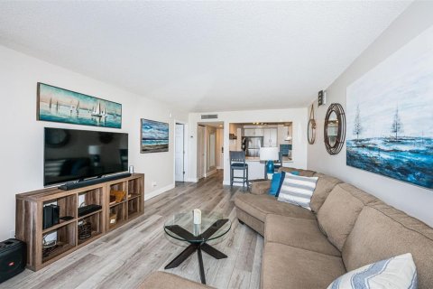 Condo in Saint Petersburg, Florida, 1 bedroom  № 1243927 - photo 7