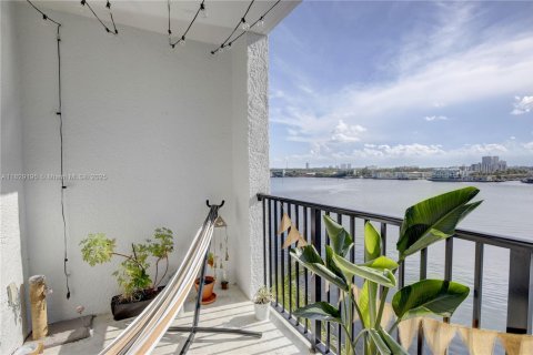 Купить кондоминиум в Санни-Айлс-Бич, Флорида 2 спальни, 103.68м2, № 1943398 - фото 2