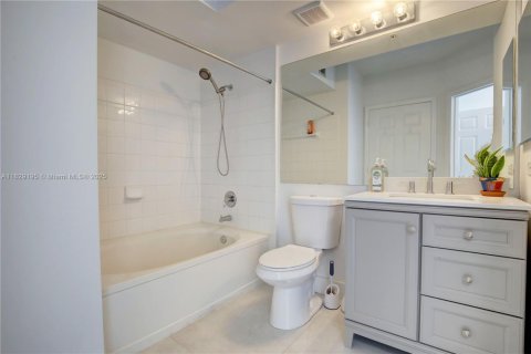 Купить кондоминиум в Санни-Айлс-Бич, Флорида 2 спальни, 103.68м2, № 1943398 - фото 12