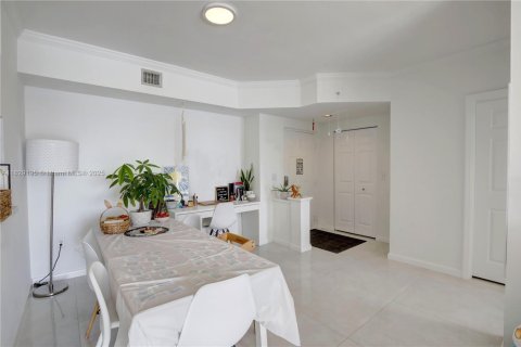 Купить кондоминиум в Санни-Айлс-Бич, Флорида 2 спальни, 103.68м2, № 1943398 - фото 10