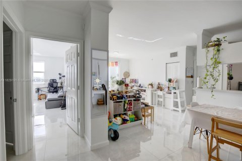 Купить кондоминиум в Санни-Айлс-Бич, Флорида 2 спальни, 103.68м2, № 1943398 - фото 9