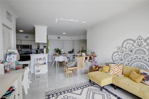 Купить кондоминиум в Санни-Айлс-Бич, Флорида 2 спальни, 103.68м2, № 1943398 - фото 7