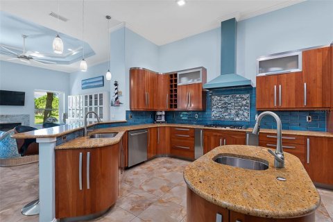 House in Palm Coast, Florida 4 bedrooms, 353.4 sq.m. № 2349821 - photo 15