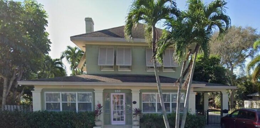 House in Lake Park, Florida 4 bedrooms, 193.24 sq.m. № 2184939