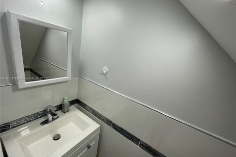 Condo in Hialeah, Florida, 3 bedrooms  № 1969391 - photo 21