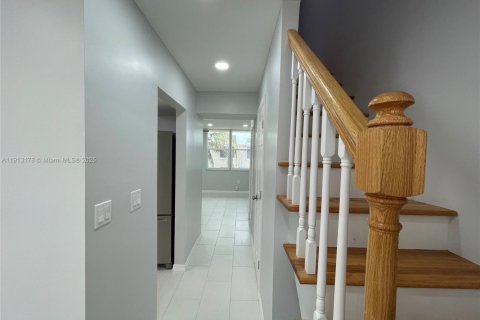 Condo in Hialeah, Florida, 3 bedrooms  № 1969391 - photo 25