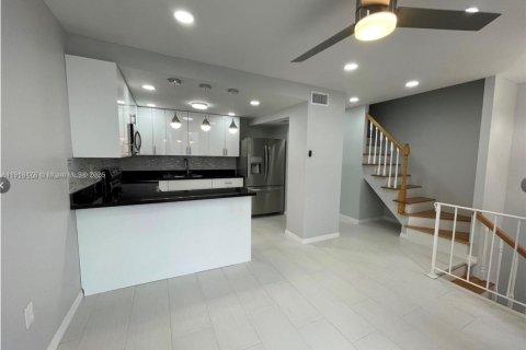 Condo in Hialeah, Florida, 3 bedrooms  № 1969391 - photo 6