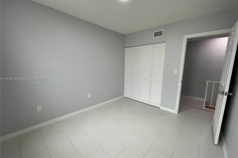 Condo in Hialeah, Florida, 3 bedrooms  № 1969391 - photo 23