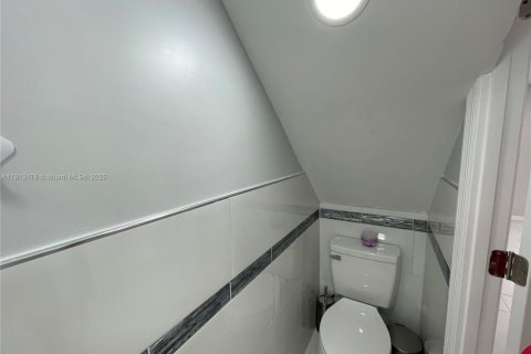 Condo in Hialeah, Florida, 3 bedrooms  № 1969391 - photo 20