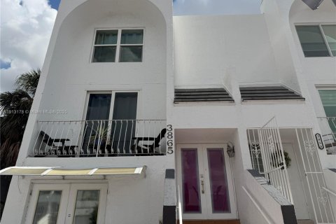 Condo in Hialeah, Florida, 3 bedrooms  № 1969391 - photo 2