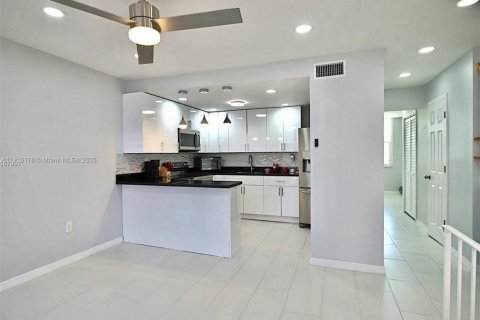 Condo in Hialeah, Florida, 3 bedrooms  № 1969391 - photo 3