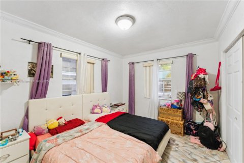 House in Miami, Florida 4 bedrooms, 125.42 sq.m. № 1958561 - photo 12