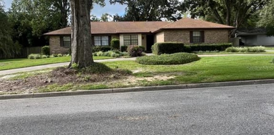 Casa en Ocala, Florida 3 dormitorios, 260.59 m2 № 2377442