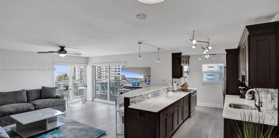 Condo à Hillsboro Beach, Floride, 2 chambres № 1893164