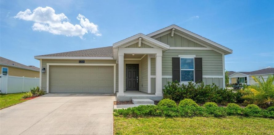 House in Mount Dora, Florida 3 bedrooms, 144.46 sq.m. № 1719026