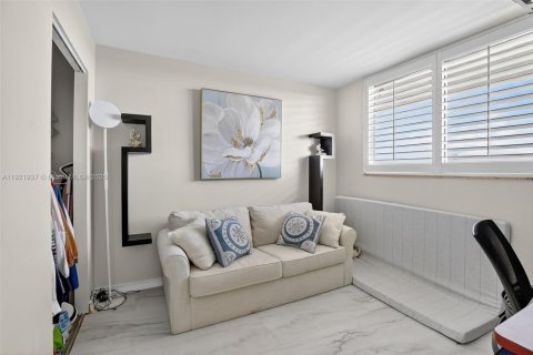 Copropriété à vendre à North Miami Beach, Floride: 2 chambres, 103.12 m2 № 1975920 - photo 21