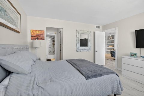 Copropriété à vendre à North Miami Beach, Floride: 2 chambres, 103.12 m2 № 1975920 - photo 18