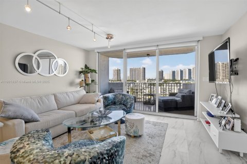 Copropriété à vendre à North Miami Beach, Floride: 2 chambres, 103.12 m2 № 1975920 - photo 13