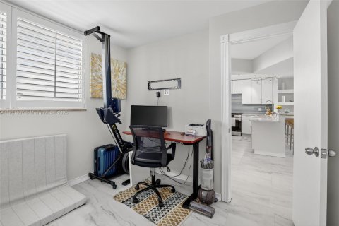 Copropriété à vendre à North Miami Beach, Floride: 2 chambres, 103.12 m2 № 1975920 - photo 22