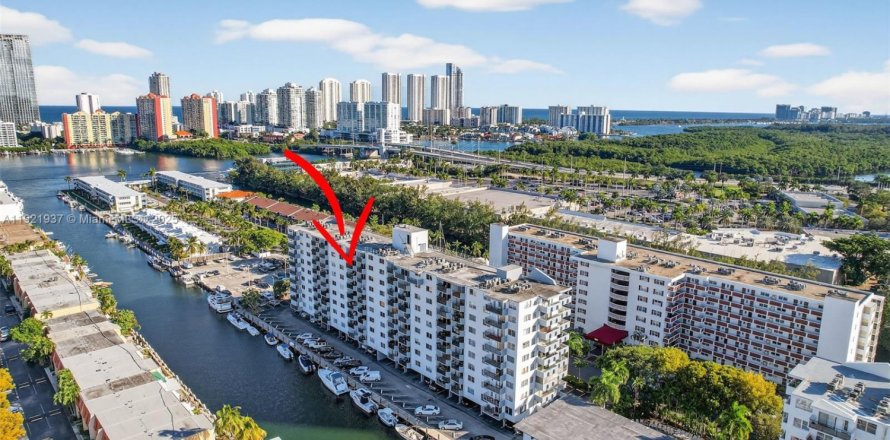 Condo à North Miami Beach, Floride, 2 chambres № 1975920