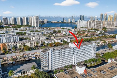 Copropriété à vendre à North Miami Beach, Floride: 2 chambres, 103.12 m2 № 1975920 - photo 29