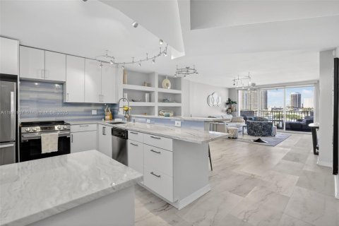 Copropriété à vendre à North Miami Beach, Floride: 2 chambres, 103.12 m2 № 1975920 - photo 4