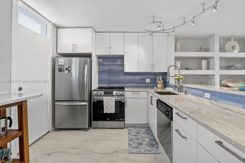 Copropriété à vendre à North Miami Beach, Floride: 2 chambres, 103.12 m2 № 1975920 - photo 5