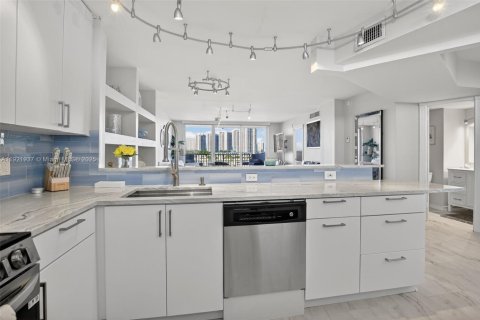 Copropriété à vendre à North Miami Beach, Floride: 2 chambres, 103.12 m2 № 1975920 - photo 6