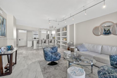 Copropriété à vendre à North Miami Beach, Floride: 2 chambres, 103.12 m2 № 1975920 - photo 14