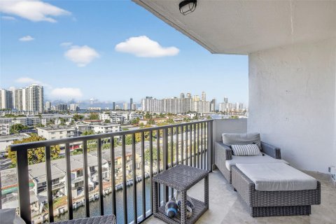 Copropriété à vendre à North Miami Beach, Floride: 2 chambres, 103.12 m2 № 1975920 - photo 3