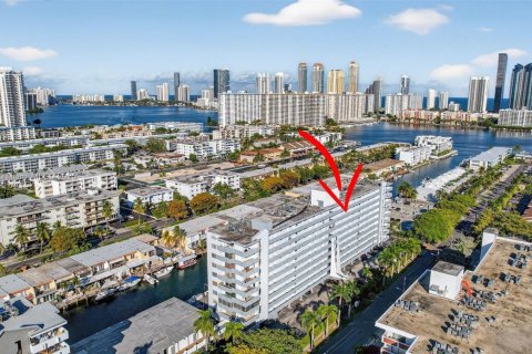 Copropriété à vendre à North Miami Beach, Floride: 2 chambres, 103.12 m2 № 1975920 - photo 30